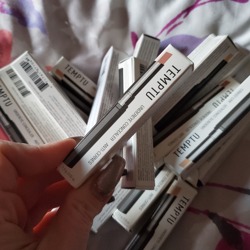 Temptu Under Eye Concealer 👩‍🦰💕